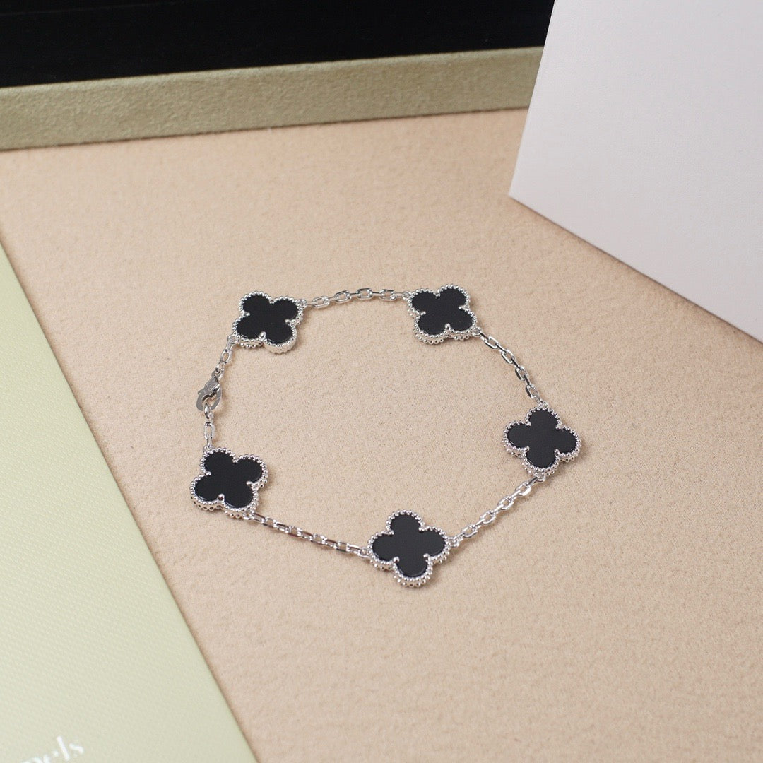 [Mystic-new] CLOVER 5 MOTIF ONYXS BRACELET COLLECTION
