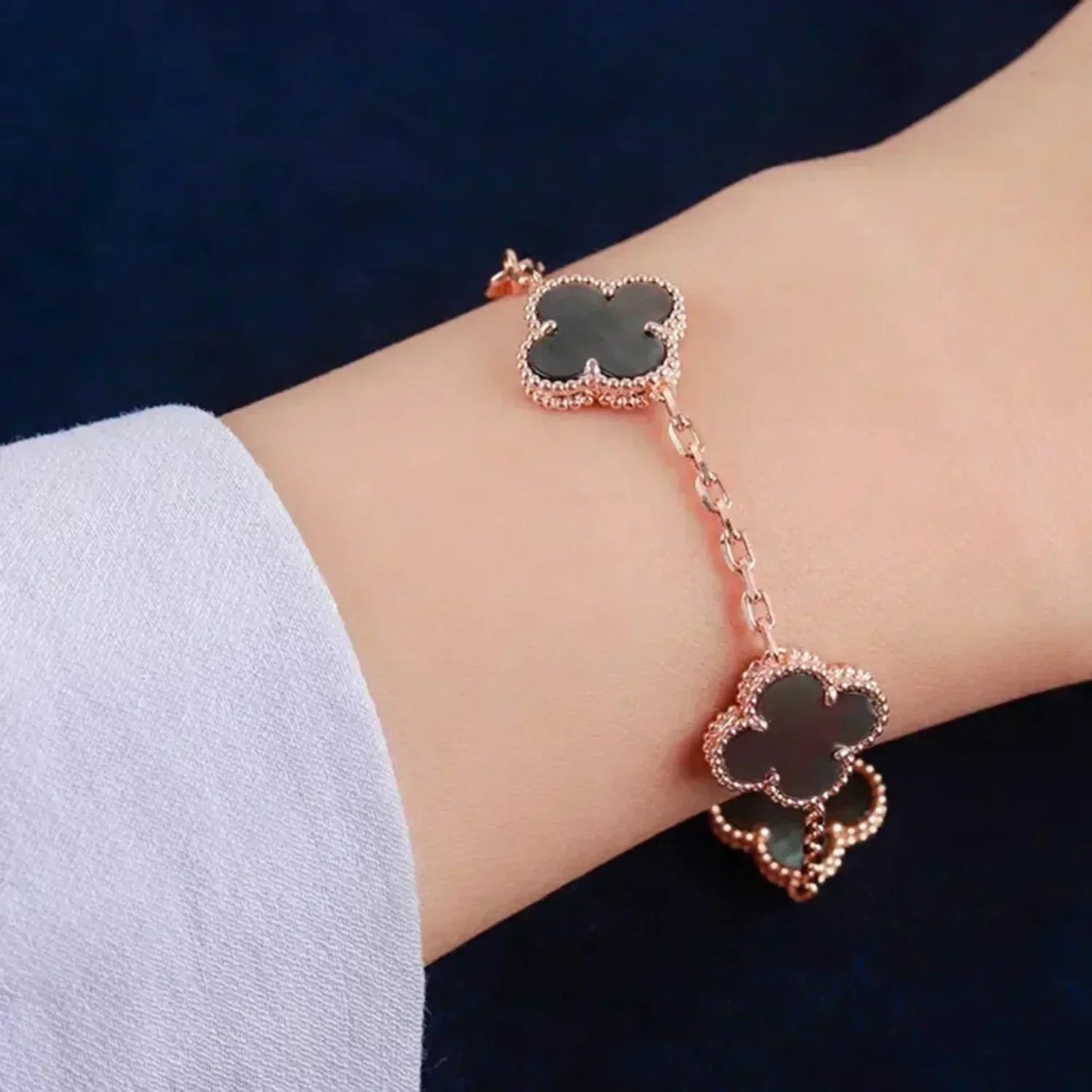 [Mystic-new] CLOVER 5 MOTIF GRAY MOP BRACELET COLLECTION