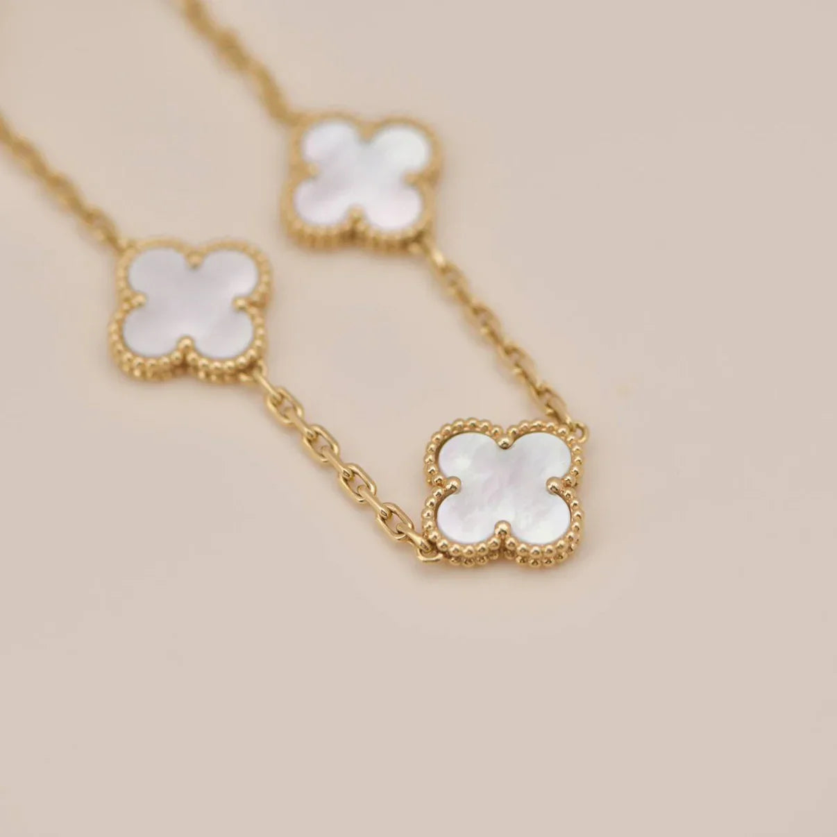 [Mystic-new]CLOVER WHITE PEARL MOP 5 MOTIF BRACELET COLLECTION