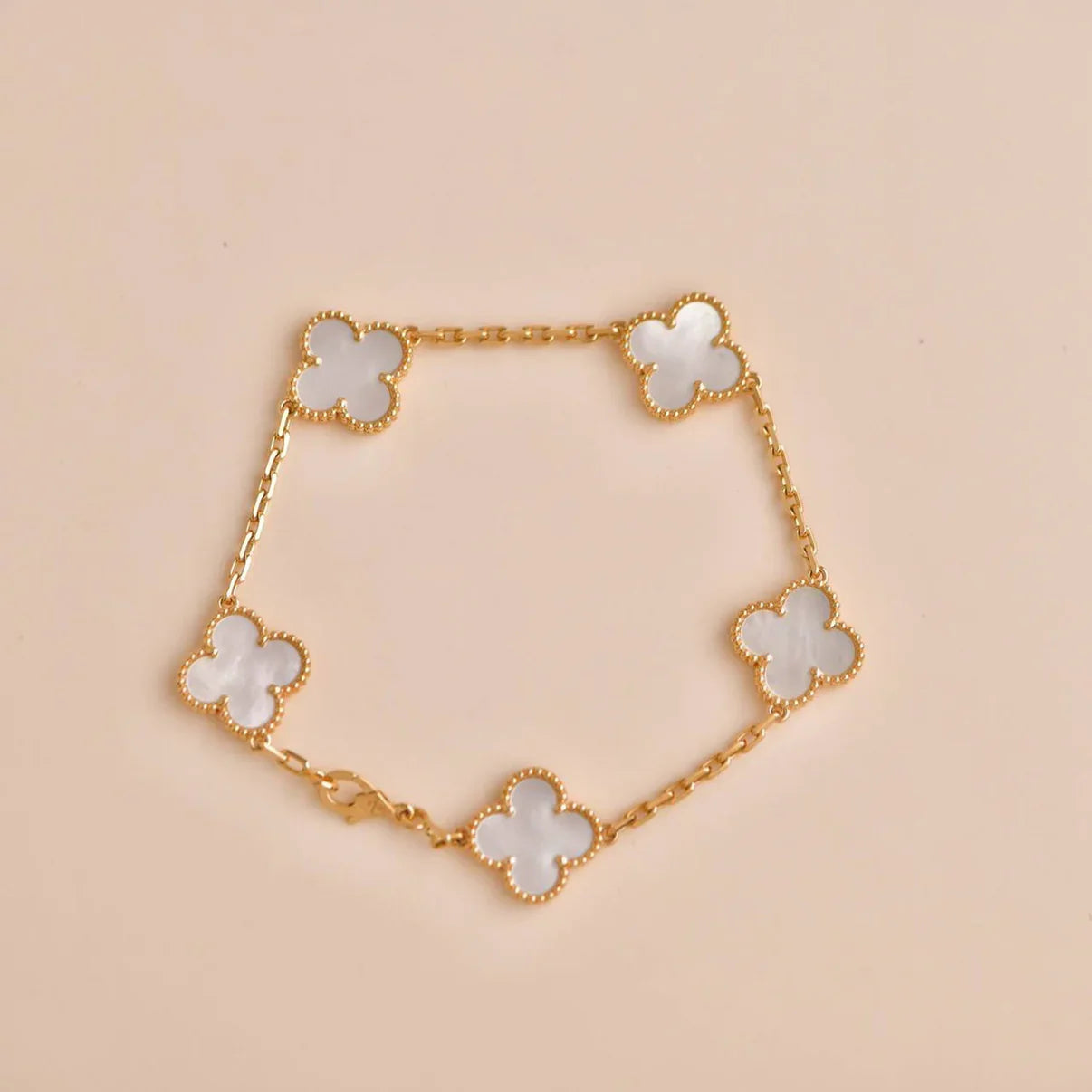 [Mystic-new]CLOVER WHITE PEARL MOP 5 MOTIF BRACELET COLLECTION