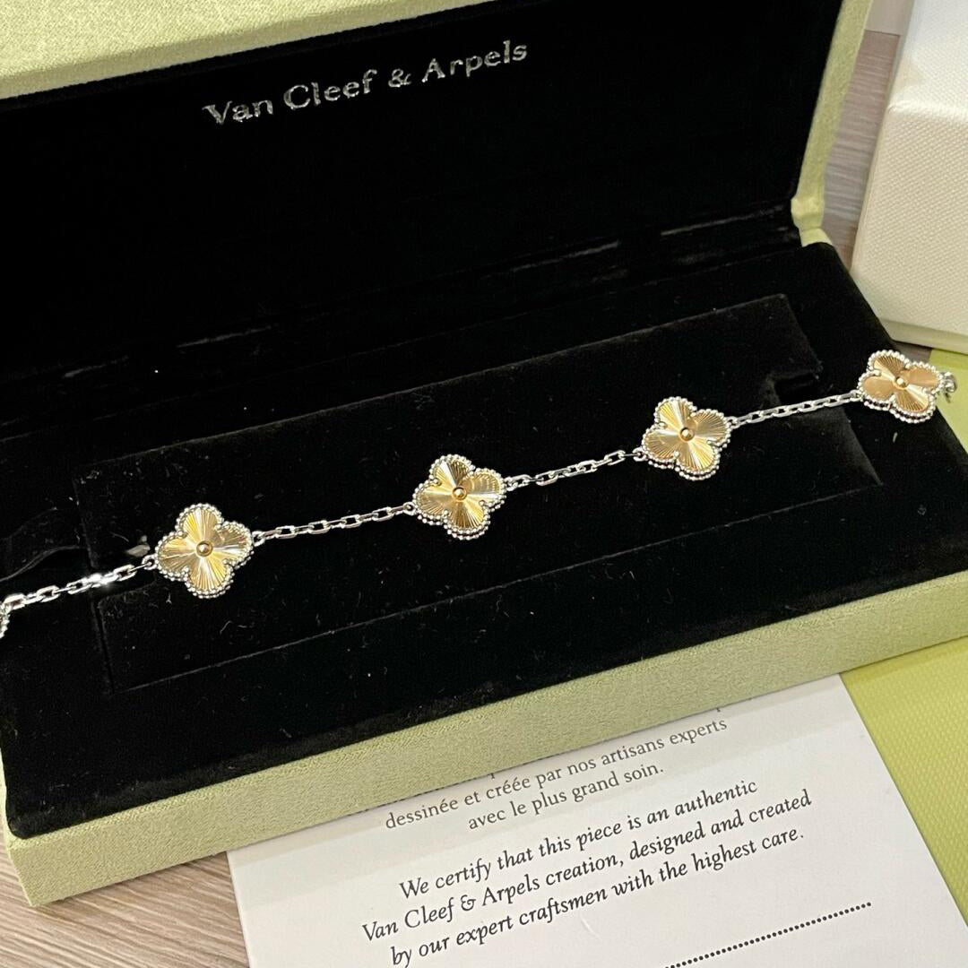 [Mystic]CLOVER  5 MOTIFS  CHRISTMAS LIMITED EDITION BRACELET