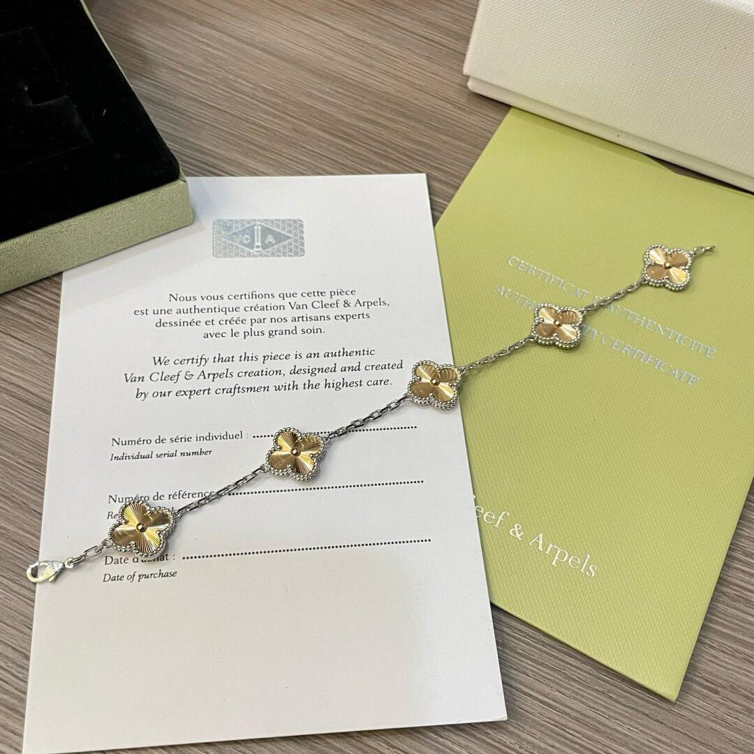 [Mystic]CLOVER  5 MOTIFS  CHRISTMAS LIMITED EDITION BRACELET