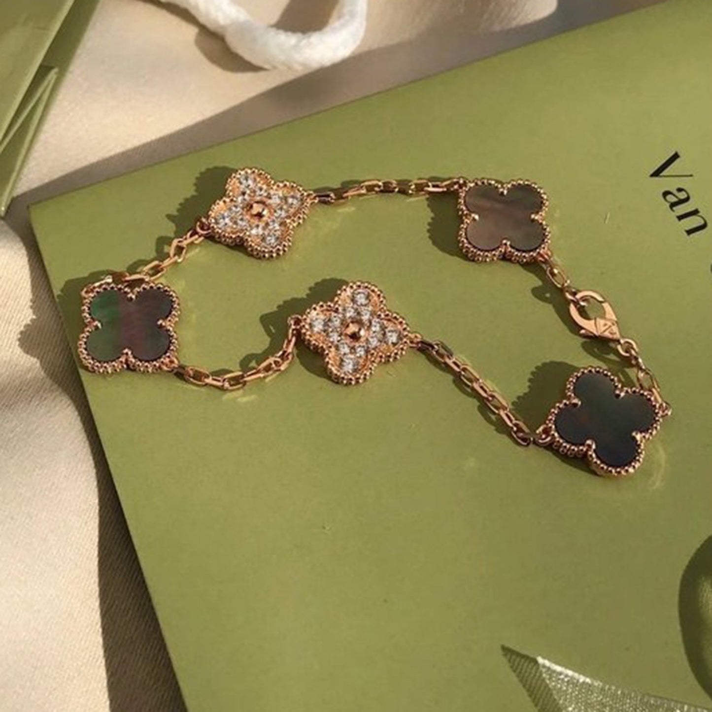 [Mystic]CLOVER 5 MOTIF GRAY MOP DIAMOND BRACELET