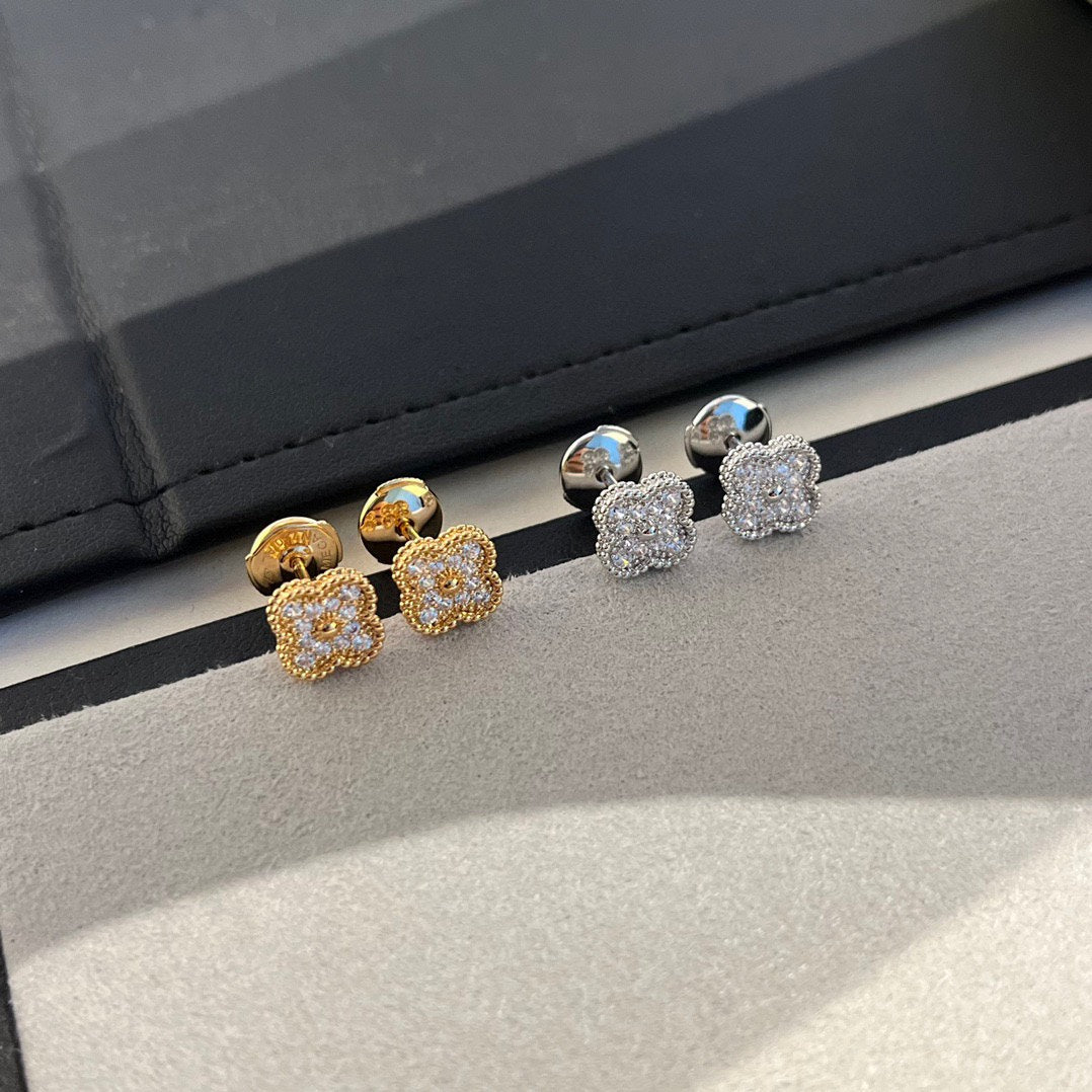 [ミスティック]クローバー ミニ ダイヤモンド スタッドピアス
