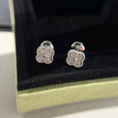 [ミスティック]クローバー ミニ ダイヤモンド スタッドピアス