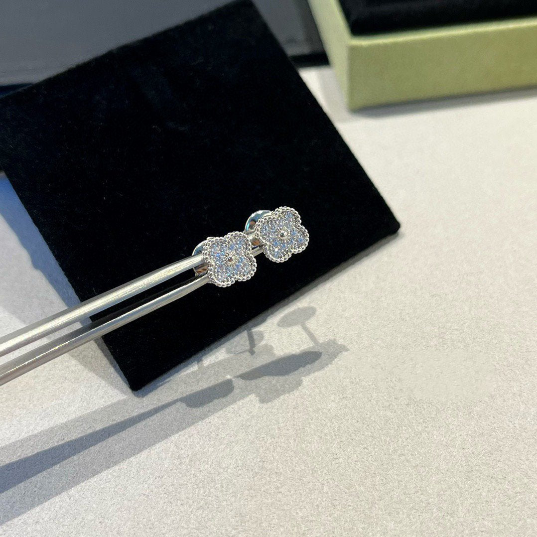 [ミスティック]クローバー ミニ ダイヤモンド スタッドピアス