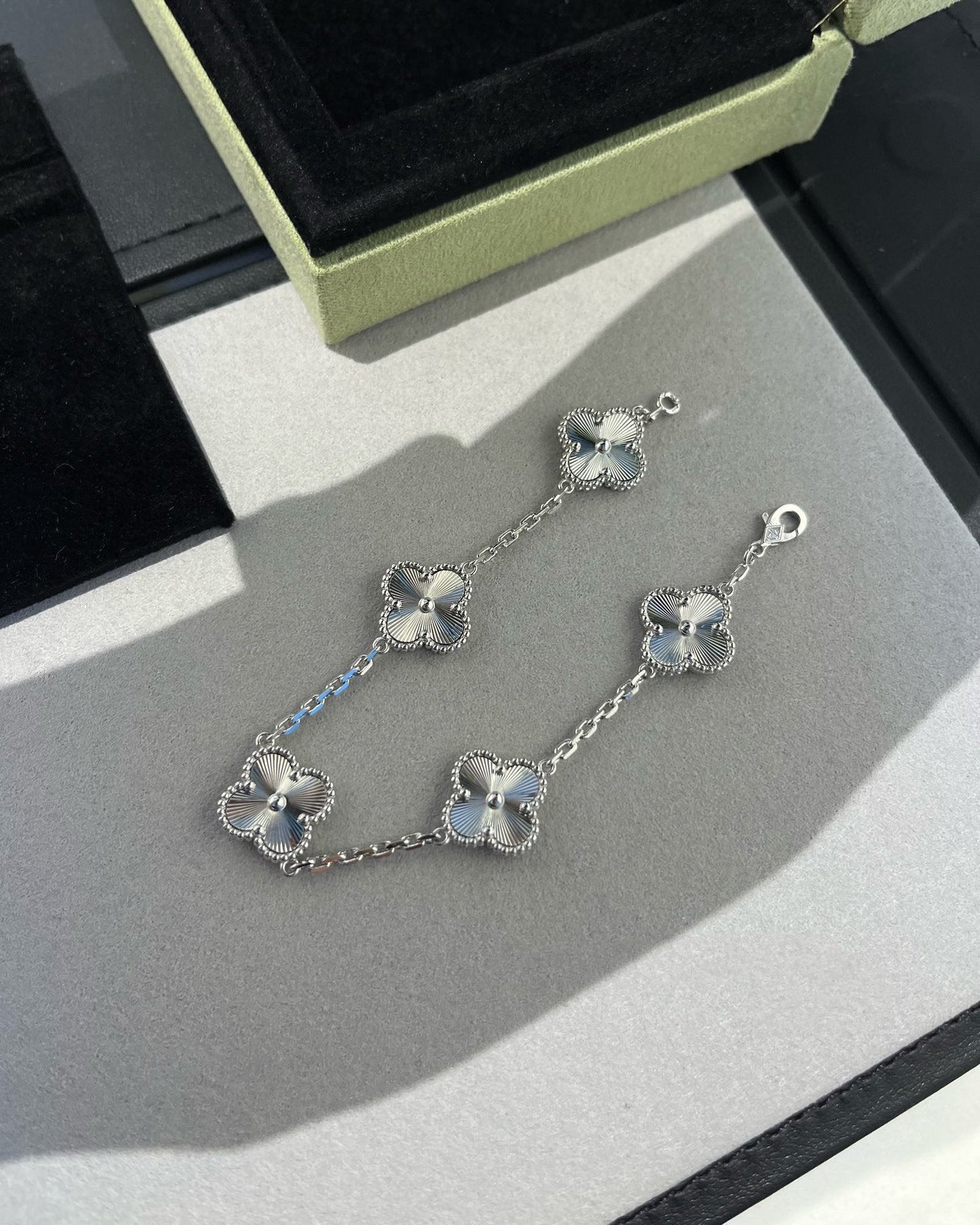 [ミスティック]クローバー シルバー 5モチーフ ブレスレット